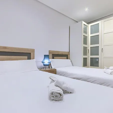 Ayuntamiento Cerca Del Casco Viejo & Parking Daire Bilbao