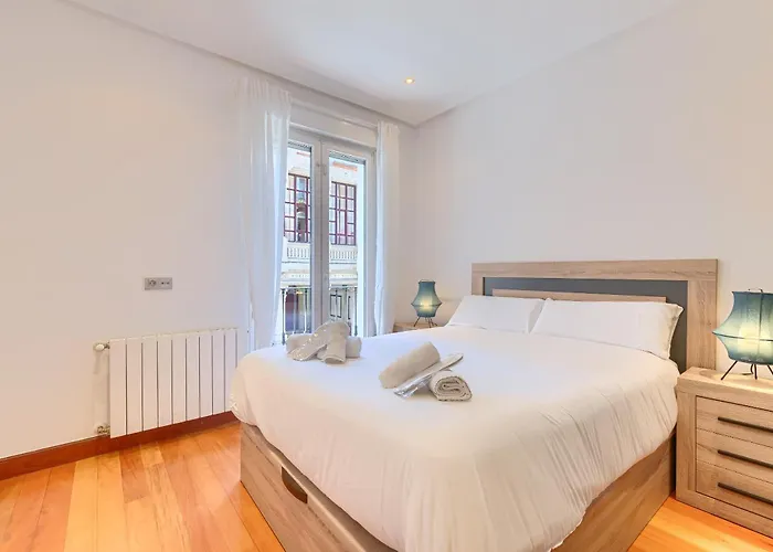 Ayuntamiento Cerca Del Casco Viejo & Parking Μπιλμπάο