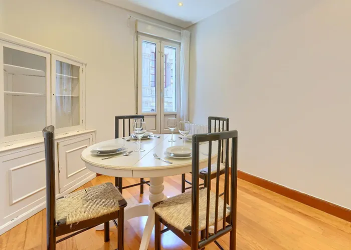 Ayuntamiento Cerca Del Casco Viejo & Parking بلباو